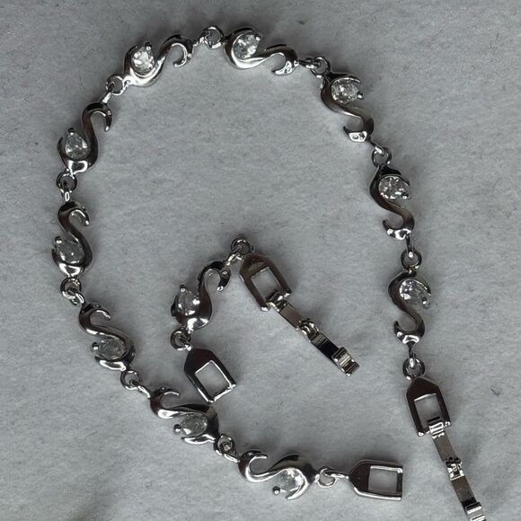 Swan Crystal Tennis Bracelet Made With Swarovski Crystals - Picture 4 of 9